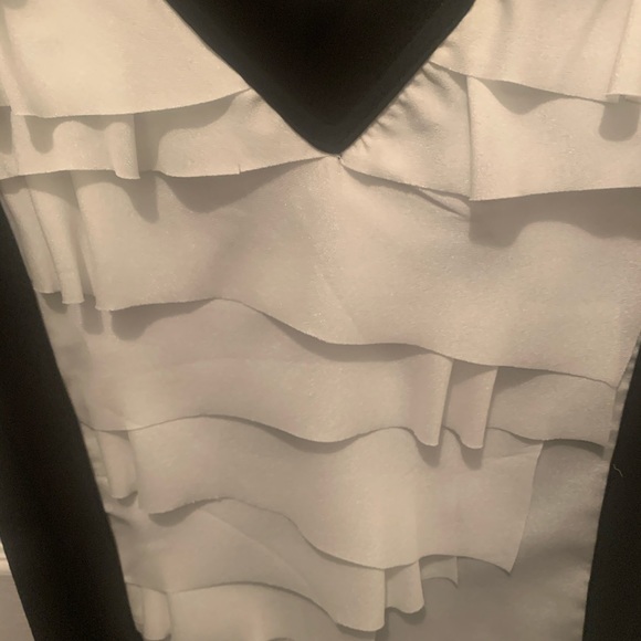 Black and white ruffle front top - Picture 5 of 7